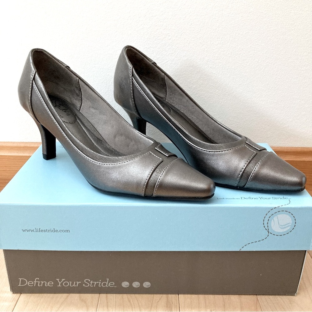 Life Stride Soft System 2.5” Heeled Pumps, Size 6M, Color- Silvery Gray - Picture 3 of 8